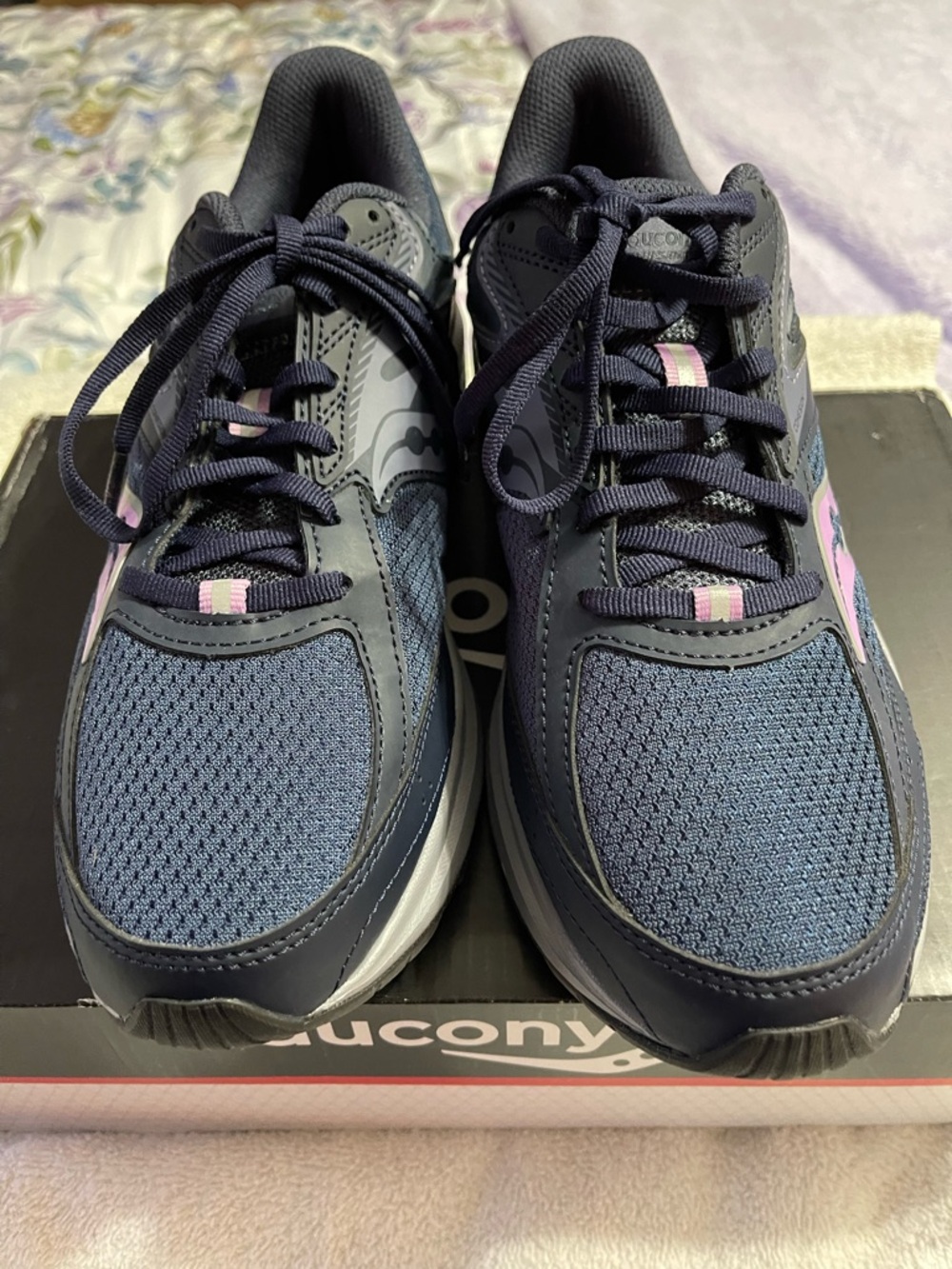SOLD!  Saucony Women's Navy and Lavendar Athletic  Shoes. Size 11.  New ! - Picture 2 of 6